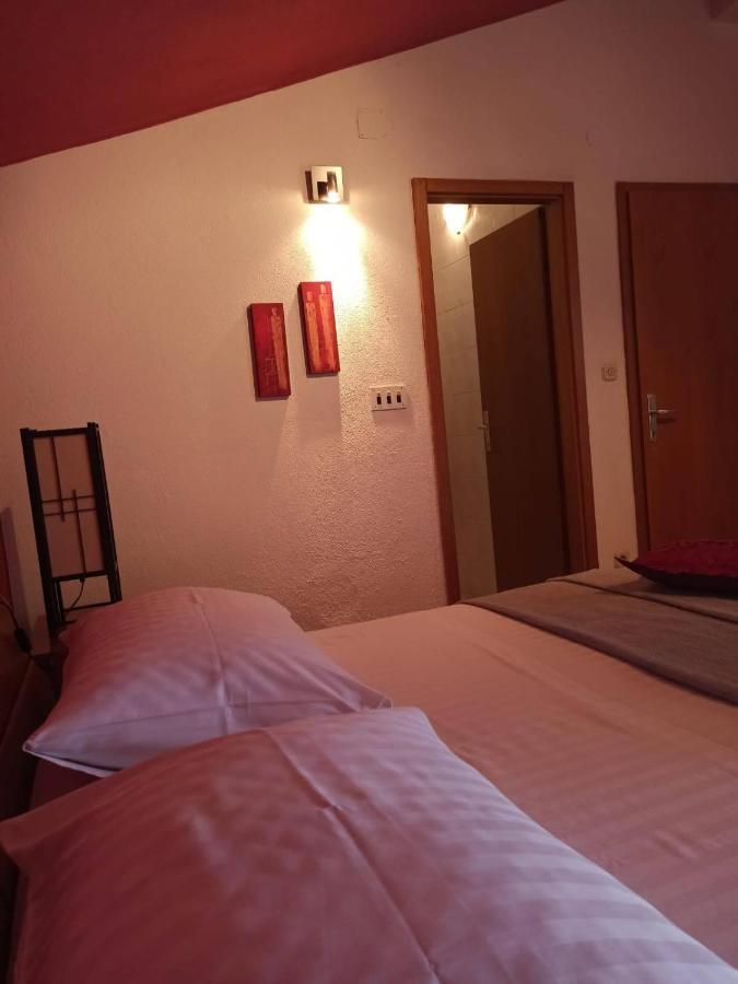 Guest House Mijo Sokol Brela Buitenkant foto